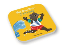 Petit ours brun a la mer