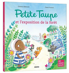 Petite taupe et l'exposition de la forêt