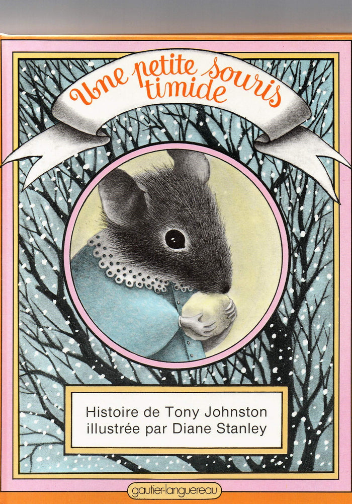 Une petite souris timide