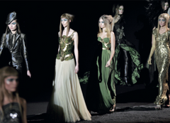 Little Book of Alexander McQueen - L'histoire d'un créateur de légende (version française)