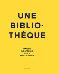Une bibliothèque. Maison européenne de la photographie