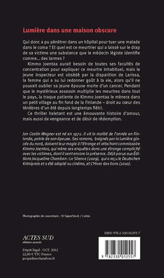 Lumière dans une maison obscure