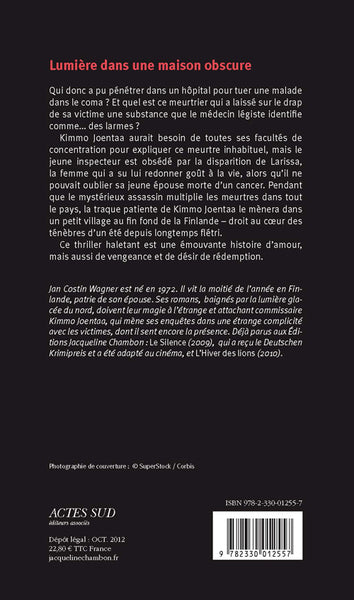 Lumière dans une maison obscure