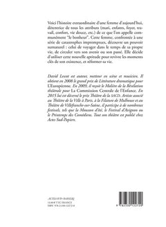 Une femme se déplace