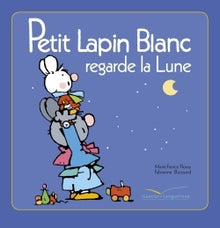 Petit lapin blanc regarde la lune