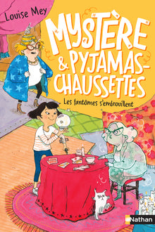 Mystère et pyjamas-chaussettes