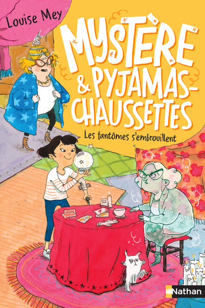 Mystère et pyjamas-chaussettes