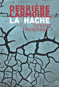 Derrière l'armoire, la hache