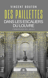 Des paillettes dans les escaliers du Louvre