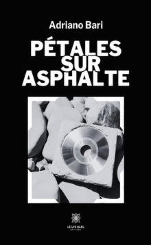 Pétales sur asphalte