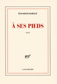 À ses pieds