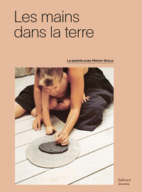 Les mains dans la terre