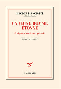 Un jeune homme étonné
