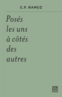 Posés les uns à côté des autres