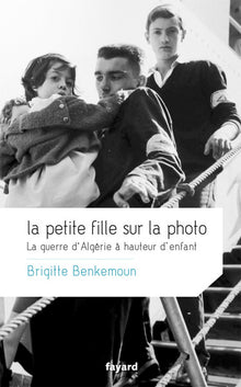 La petite fille sur la photo