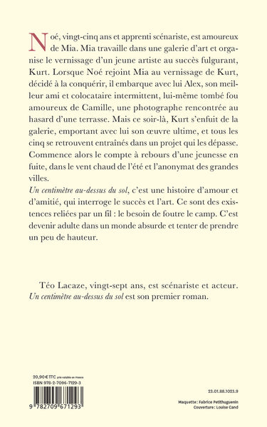 Un centimètre au-dessus du sol