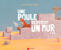 Une poule derrière un mur