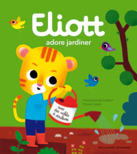 Eliott adore jardiner