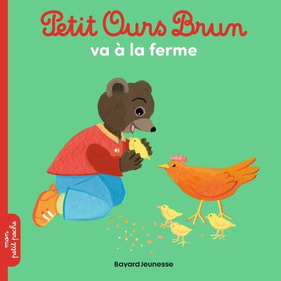 Petit ours brun à la ferme