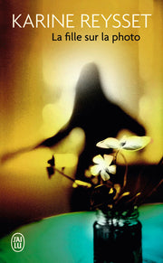 La fille sur la photo