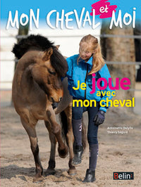 Je joue avec mon cheval