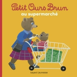 Petit ours brun au supermarché