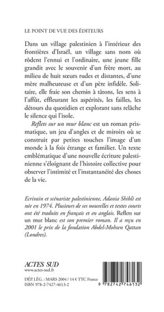 Reflets sur un mur blanc