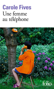 Une femme au téléphone