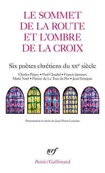 Le sommet de la route et l'ombre de la croix