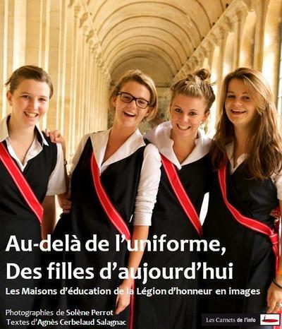 Au-delà de l'uniforme des filles d'aujourd'hui