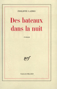 Des bateaux dans la nuit
