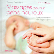 Un bébé heureux avec les massages