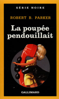 La poupée pendouillait