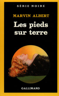 Les pieds sur terre